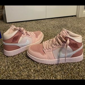 Jordan 1 mid digital pink